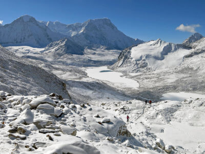 Mera Peak a Ampulapcha Pass 2018 / Výhledy při dlouhém výstupu do sedla stály za to. Letos jsme byli s pomocí našich šerpíků (díky za to) první skupina, které se podařilo projít. Asi 5 grup otáčelo.