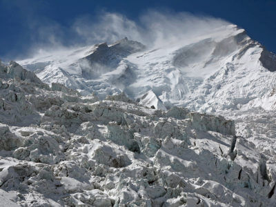 Annapurna 2012 / A když už to vypadá, že by mohlo být dobře, tak začne foukat a na hřebenech nemáte, co pohledávat, pokud chcete přežít.