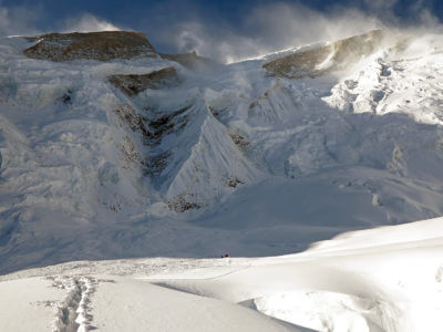 Annapurna 2012 / Celé to máme před sebou. Moc se nám tam nechce. Ale když už jsme tady. Po pádu obrovské laviny jsme byli jedni z toho mála, kteří na kopci zbyli.