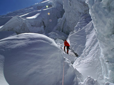 Manaslu 2011 / Průstup ledopády pod hrozivými séraky není nikde moc příjemný. A zde jdeme ještě co noha nohu mine. Jsme již vysoko. Dýchání je dost na prd.