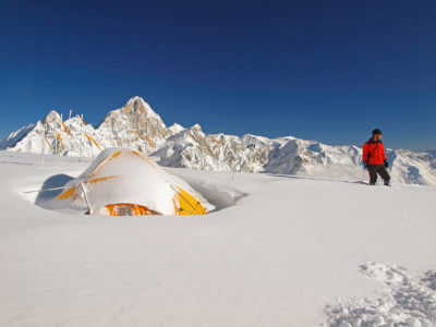 Manaslu 2011 / Sněžilo a sněžilo. Pohádková bílá krajina. Ideální na koulování.