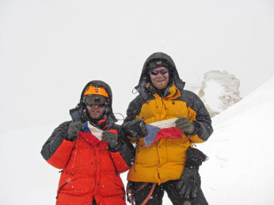 Manaslu 2011 / Na vrcholu mé druhé osmy, pro Kubu byla první a bohužel i poslední. Počasí nic moc, pozdější „dohadování“ o vrcholu je na samostatné povídání...