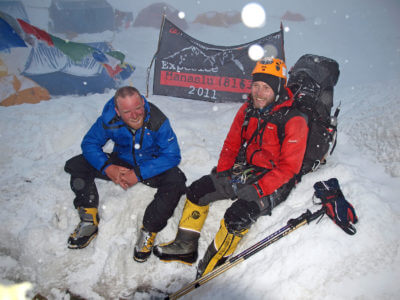 Manaslu 2011 / Po sestupu v bezpečí základního tábora. Nezbylo už mnoho sil na rozdávání. Podařilo se nám z kopce všechno postahovat.