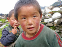 Nejen o lezení jsou ty naše osmitisícovky – tibetské děti.